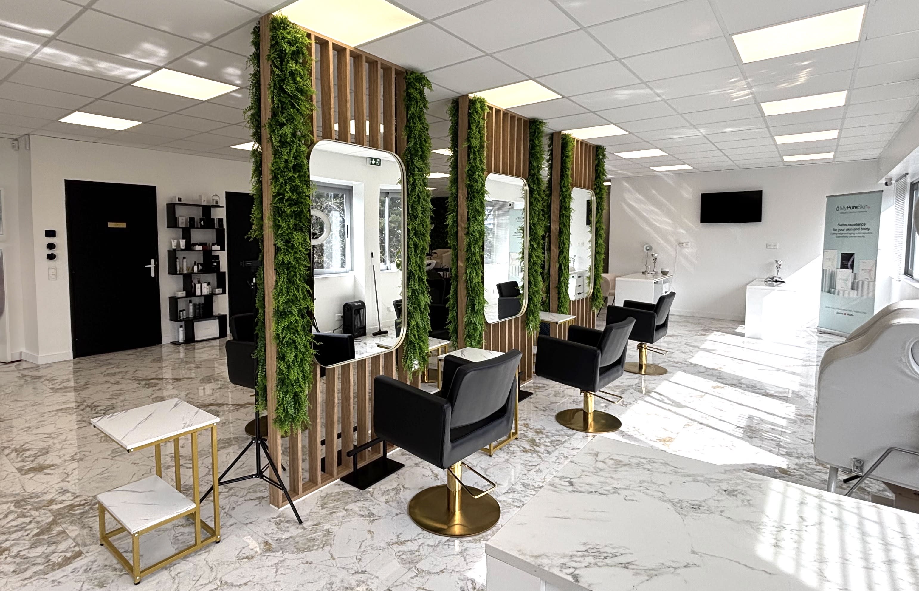 Leslie Hairstylist - Coiffure Villeneuve-Loubet - OneBooking