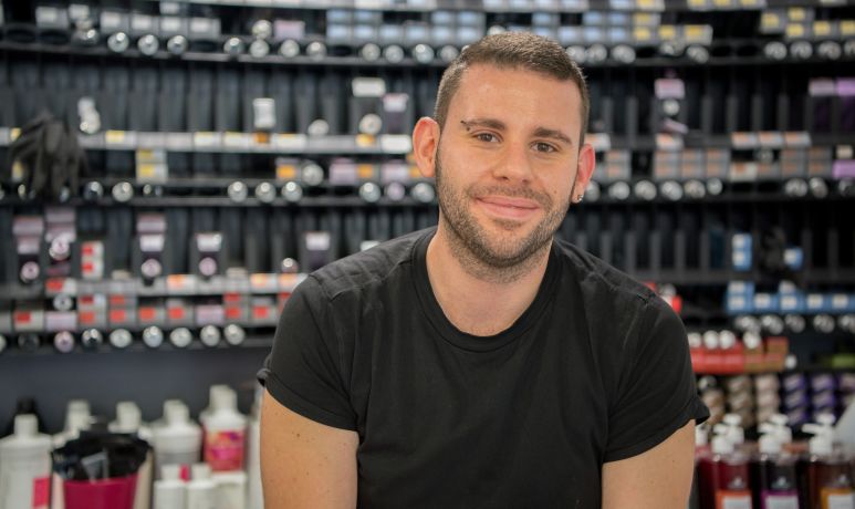 Un Hair De Plume Coiffeur A Pont Saint Esprit