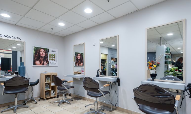 Le Coin Des Artistes Coiffeur A