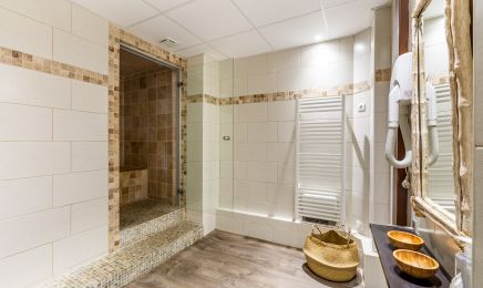 Laurina Institut  : Manucure à Hyères