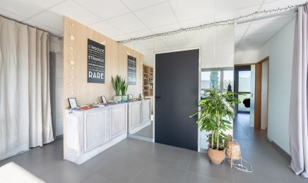 L’Insolite : Manucure à Vallières-sur-Fier