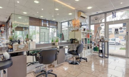 Salon de beauté Corine  : Coiffeur à Sausset-les-Pins