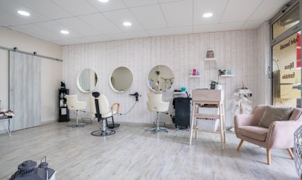 Salon d'Emilie et Une Folie : Coiffeur à Landiras