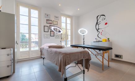 Au fil des cils  : Manucure à Le Muy
