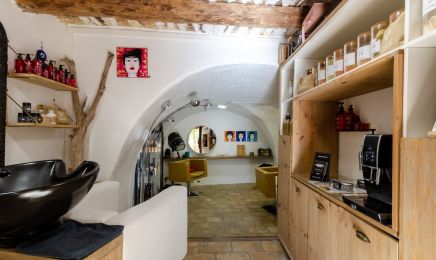 Valentine T  : Coiffeur à Lambesc