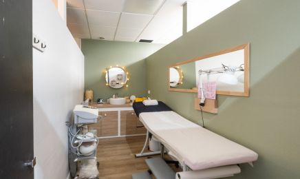 Brin de beauté : Manucure à Montrabé