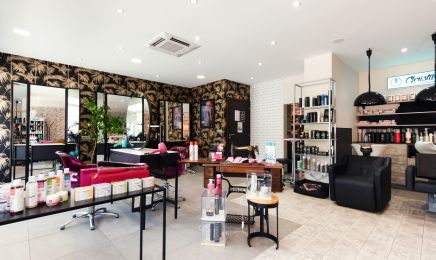 Christine R. Coiffeur - Maquilleur : Coiffeur à Baerenthal