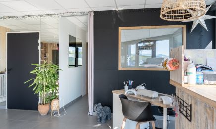L’Insolite : Manucure à Vallières-sur-Fier