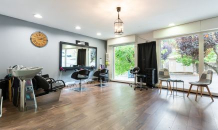 Les ciseaux de Laura  : Coiffeur à Mirabeau