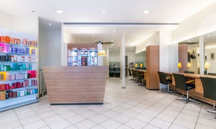 Initial : Coiffeur à Paris