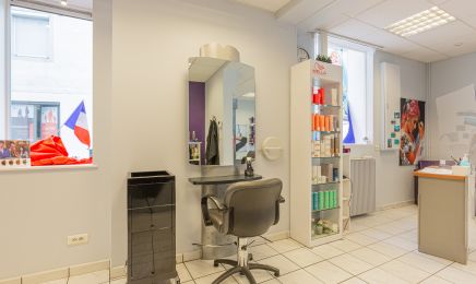 Modern salon : Coiffeur à Verdun-sur-le-Doubs