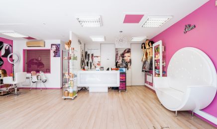First Class Beauty Institute  : Manucure à Bon-Encontre