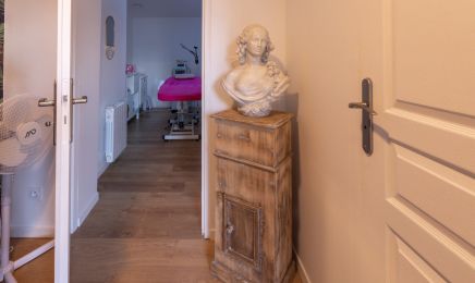 La Maison de la Beauté - By Sabrina esthétique  : Manucure à Teuillac