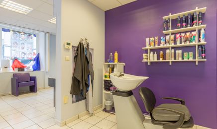 Modern salon : Coiffeur à Verdun-sur-le-Doubs