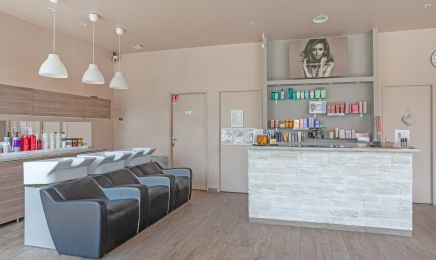 Sagesse Salon de Beauté-Exclusivement féminin  : Manucure à Vénissieux