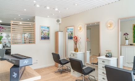 John THOMAS  : Coiffeur à Vichy