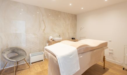 Beauty concept : Manucure à Saint-Quentin