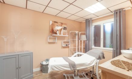 Institut de Beauté LYDIE : Coiffeur à Cours-de-Pile