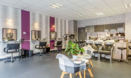 Coiffure S’Tifany / Expert en Balayages : Barbier à La Ville-aux-Dames