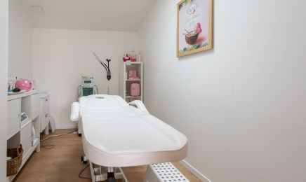 La Maison de la Beauté - By Sabrina esthétique  : Manucure à Teuillac