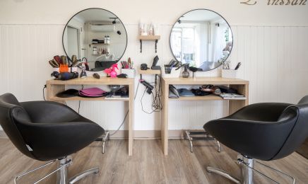 L’instant… : Coiffeur à Saint-Germain-du-Bel-Air