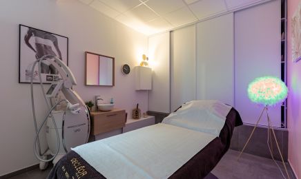 KM coiffure - L'instant bien être  : Manucure à Montpellier