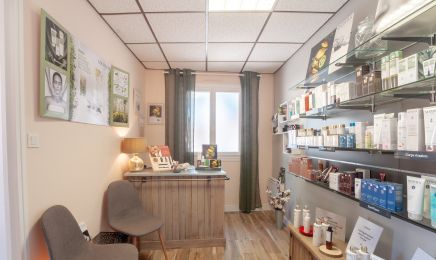 Institut de Beauté LYDIE : Coiffeur à Cours-de-Pile