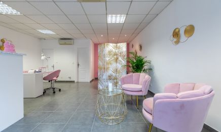 Au fil des cils  : Manucure à Le Muy