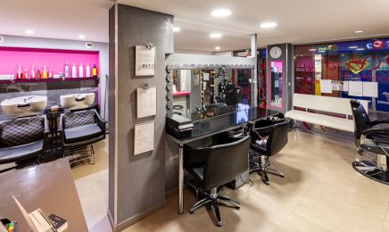 Comme Un 6ème Sens - Coiffure - Esthétique - Bar à Ongle : Coiffeur à La Valette-du-Var