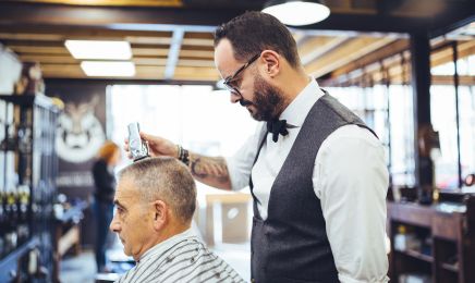 LES HOMMES ONT LA CLASSE - Pau : Barbier à Pau