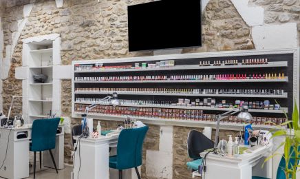 Bang Nails - République : Coiffeur à Nîmes