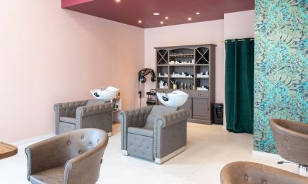 Instant Coiffure  : Manucure à Clermont-Ferrand