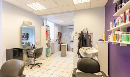 Modern salon : Coiffeur à Verdun-sur-le-Doubs