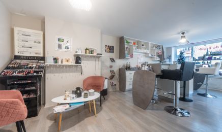 Lili Ongles : Institut de beauté à La Chaux-du-Dombief