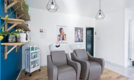 Women and Barber : Coiffeur à Saint-Just-Luzac