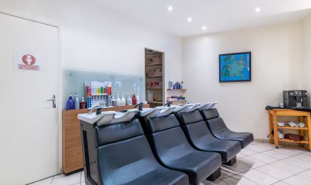 Initial : Coiffeur à Paris