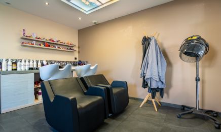 Métamorphose : Coiffeur à Charmes