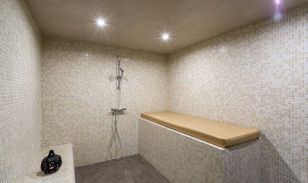 Les Bains d'Ambre : Manucure à Courbevoie