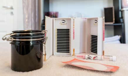 Vivy cils le faux : Manucure à Saint-Étienne-de-Montluc