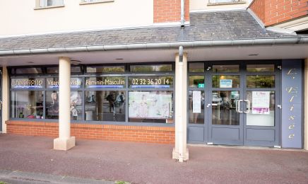 L’Elisée : Coiffeur à Ménilles