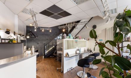 Backstage  : Coiffeur à Betton