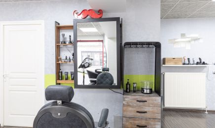 D'ici et d'ailleurs : Coiffeur à Étain
