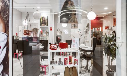 L'Onglerie® - Plaisir : Manucure à Plaisir