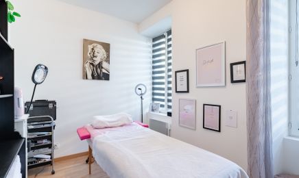 Vivy cils le faux : Manucure à Saint-Étienne-de-Montluc