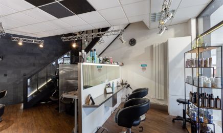 Backstage  : Coiffeur à Betton