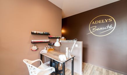 Adelys Beauté : Manucure à Mâcon
