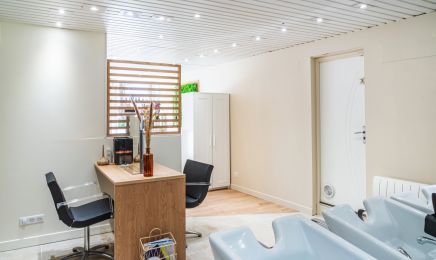 John THOMAS  : Coiffeur à Vichy