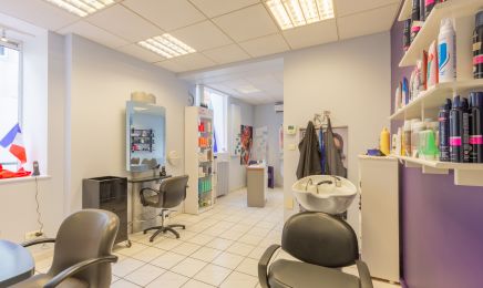 Modern salon : Coiffeur à Verdun-sur-le-Doubs