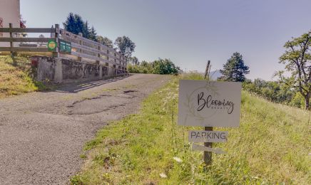Blooming Beauty : Manucure à Menthonnex-en-Bornes