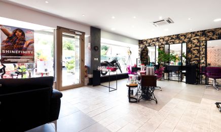 Christine R. Coiffeur - Maquilleur : Coiffeur à Baerenthal